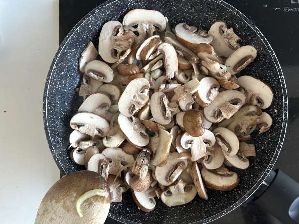 Grilled Cheese Sandwich mit Champignons : knusprig und käsig - Zubereitung Schritt 3
