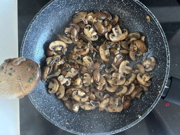 Grilled Cheese Sandwich mit Champignons : knusprig und käsig - Zubereitung Schritt 4