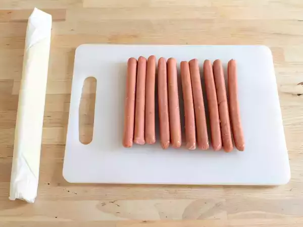 Mumienwürstchen aus Blätterteig : einfacher Halloween-Snack - Zubereitung Schritt 1