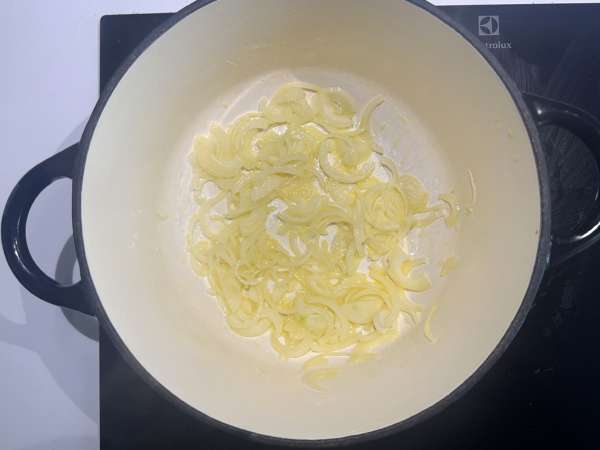 Ungarische Pilzsuppe mit Paprika und Dill : cremig und einfach - Zubereitung Schritt 2