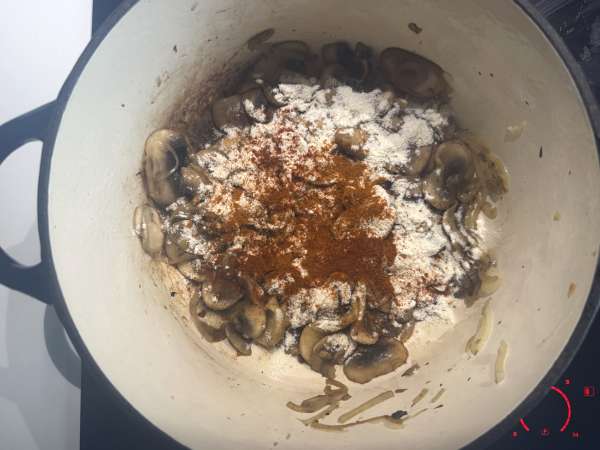 Ungarische Pilzsuppe mit Paprika und Dill : cremig und einfach - Zubereitung Schritt 4