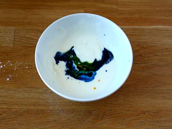 Halloween-Gugelhupf mit grüner Glasur : einfacher Monsterkuchen - Zubereitung Schritt 7