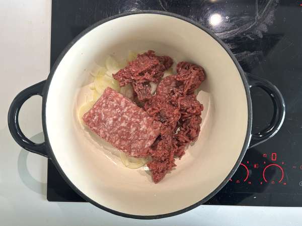 Cremige Kürbis-Hackfleisch-Pfanne : einfaches One-Pot-Rezept - Zubereitung Schritt 1