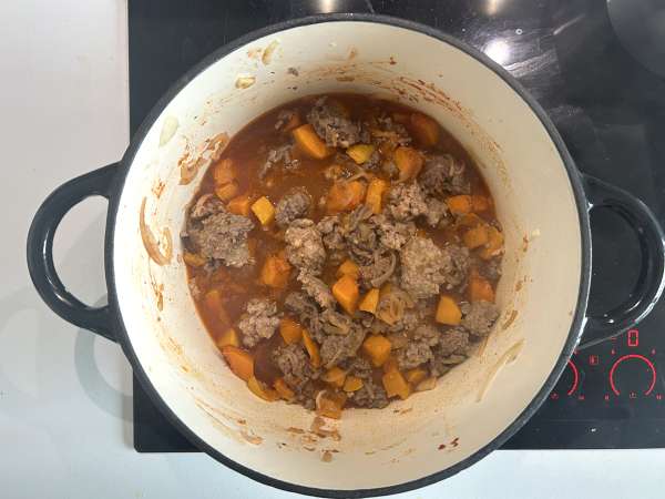 Cremige Kürbis-Hackfleisch-Pfanne : einfaches One-Pot-Rezept - Zubereitung Schritt 4