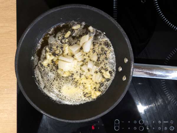 Cremige Pasta mit Shimeji und braunen Champignons - Zubereitung Schritt 2
