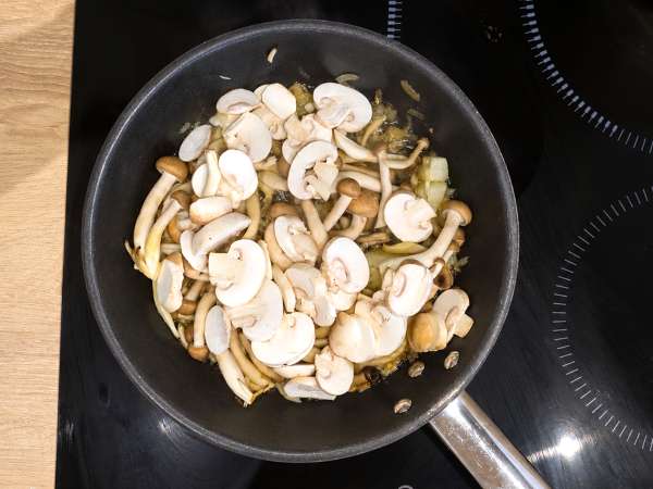 Cremige Pasta mit Shimeji und braunen Champignons - Zubereitung Schritt 4