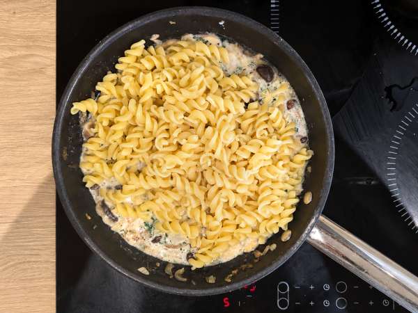 Cremige Pasta mit Shimeji und braunen Champignons - Zubereitung Schritt 7