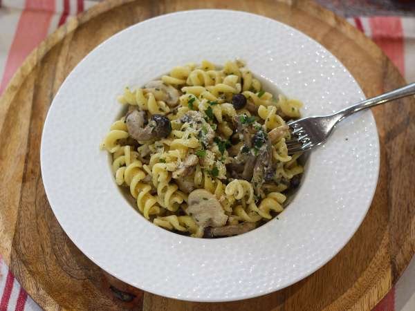 Cremige Pasta mit Shimeji und braunen Champignons - Zubereitung Schritt 8