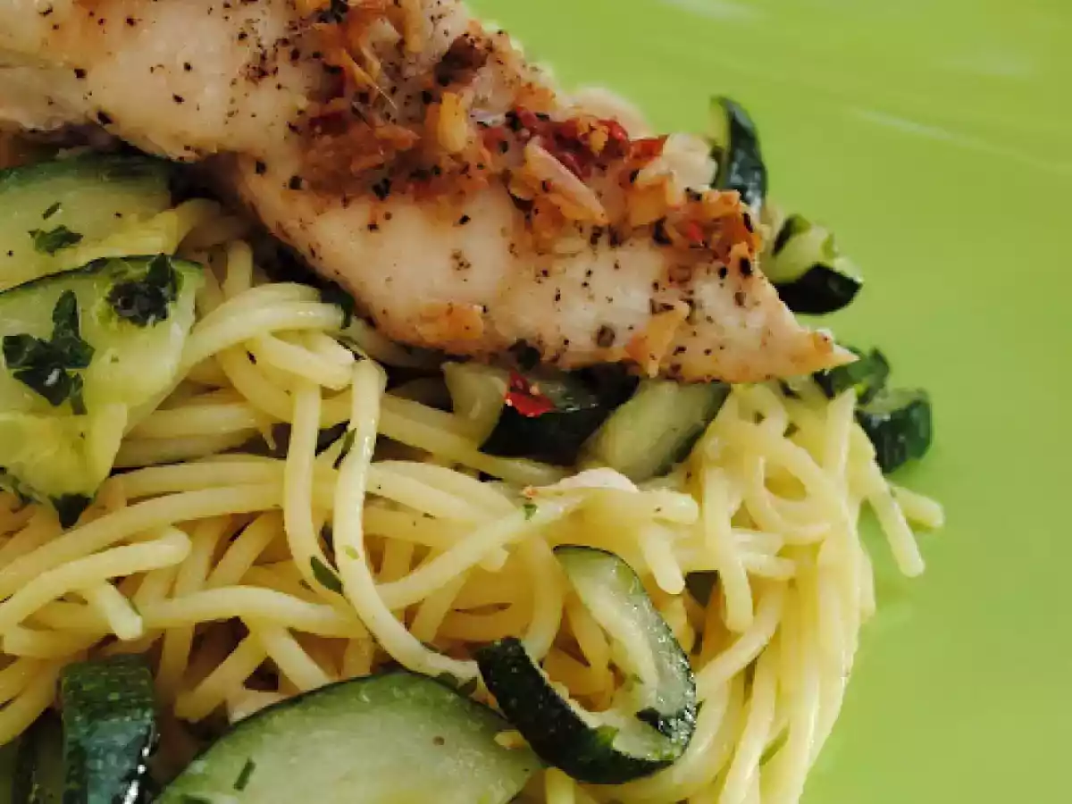 *9* - Pasta mit Zucchini und Spezialhühnchen