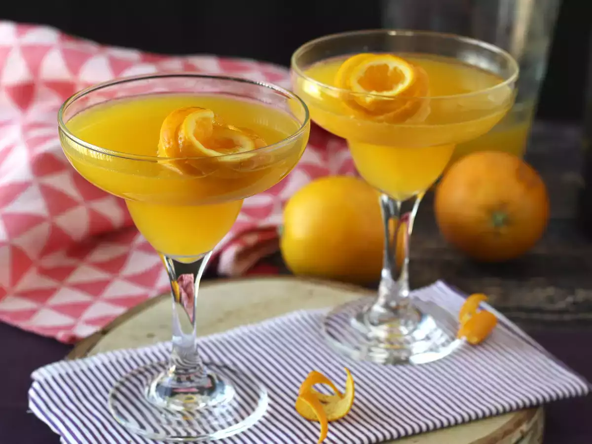 Agua de Valencia, der mediterrane Cocktail mit Cava und Orangen, den Sie zu Hause zubereiten können.