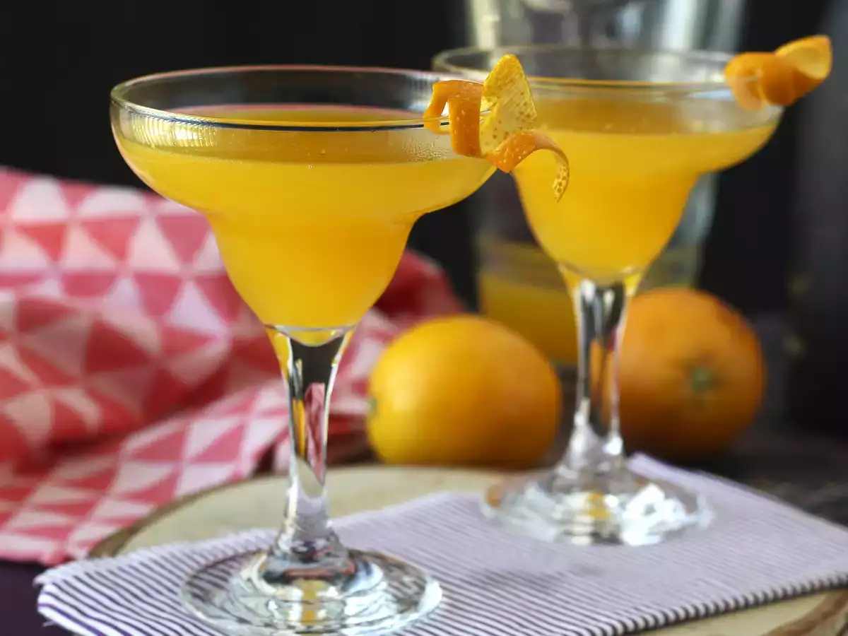 Agua de Valencia, der mediterrane Cocktail mit Cava und Orangen, den Sie zu Hause zubereiten können. - foto 2