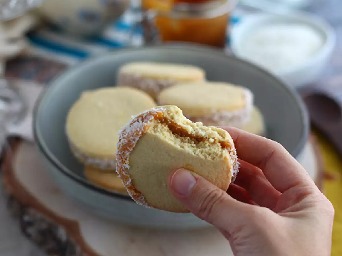 Alfajores – argentinische Mürbeteigkekse mit Dulce de leche und Kokosraspeln - foto 2