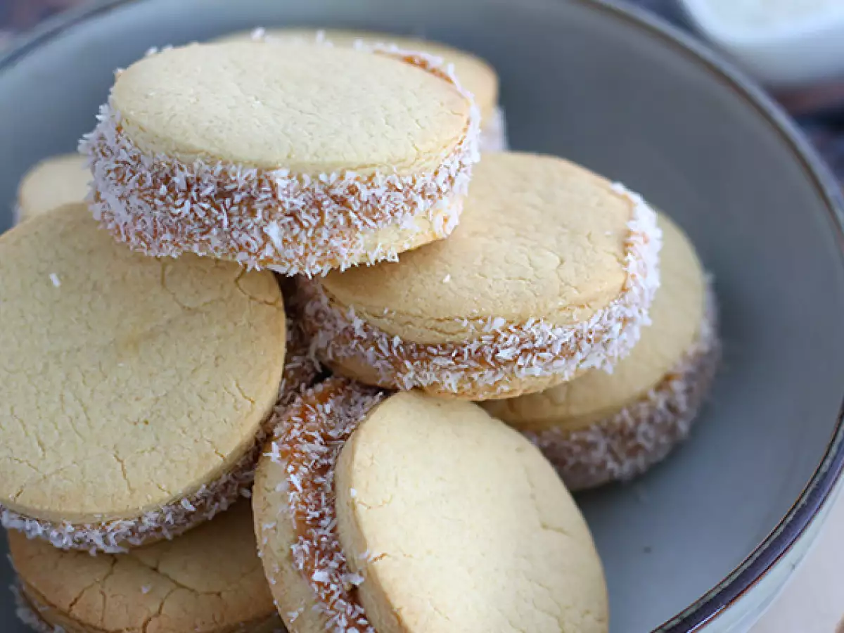 Alfajores – argentinische Mürbeteigkekse mit Dulce de leche und Kokosraspeln - foto 3