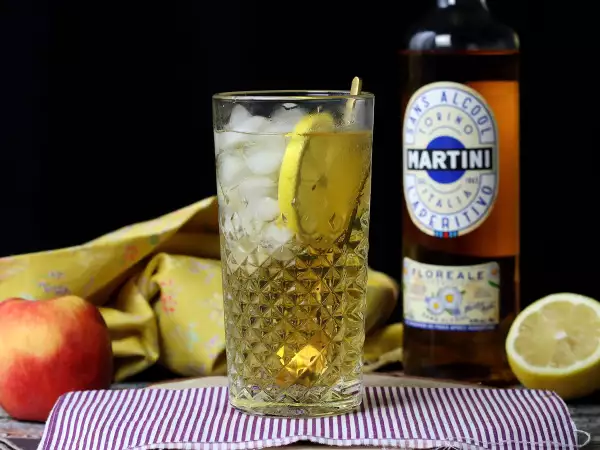 Rezept Alkoholfreier martini-spritz – ein süßer, blumiger cocktail zum aperitif