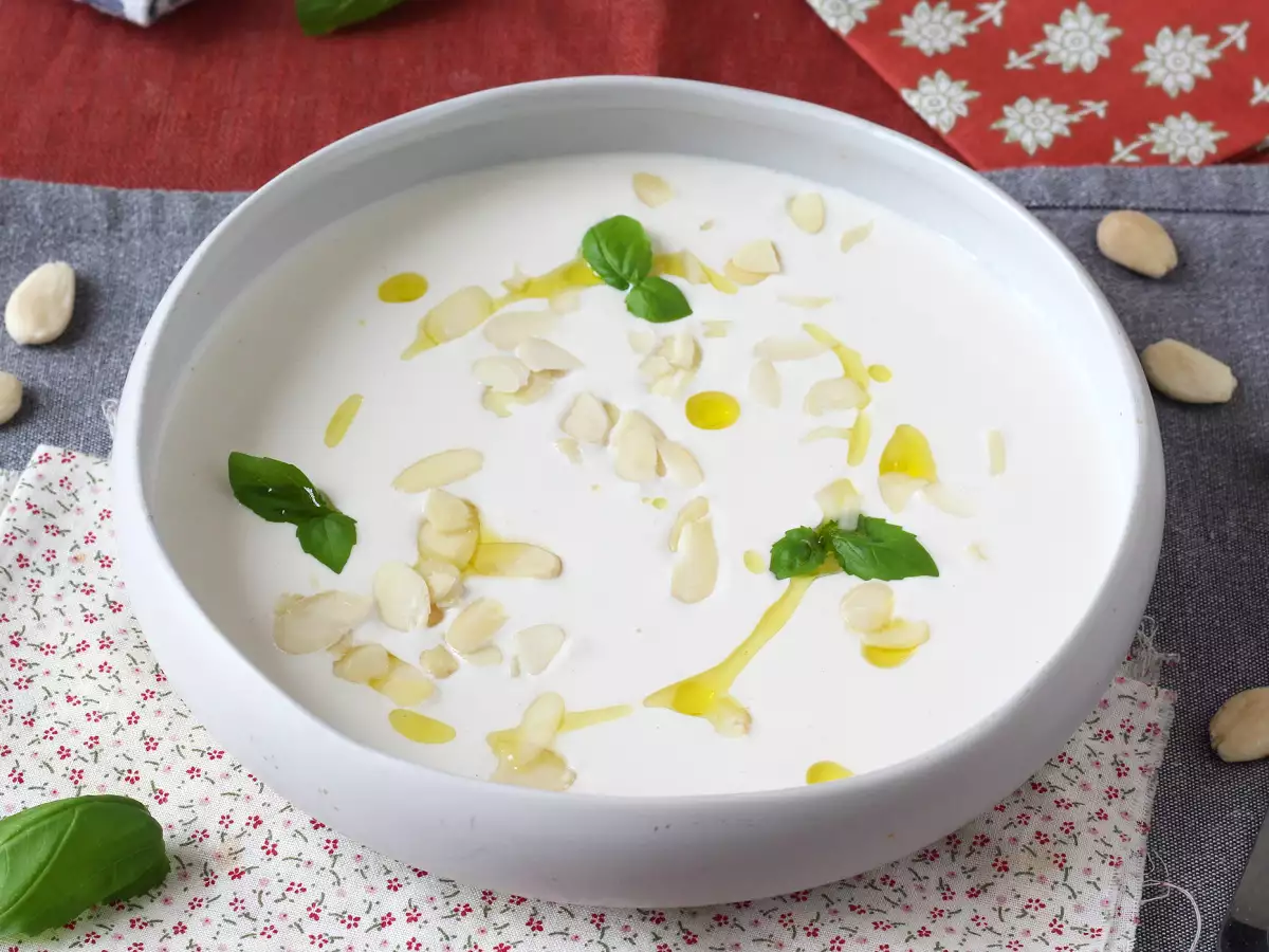 Andalusischer Ajoblanco: die kalte Suppe, auf die man im Sommer immer Lust hat