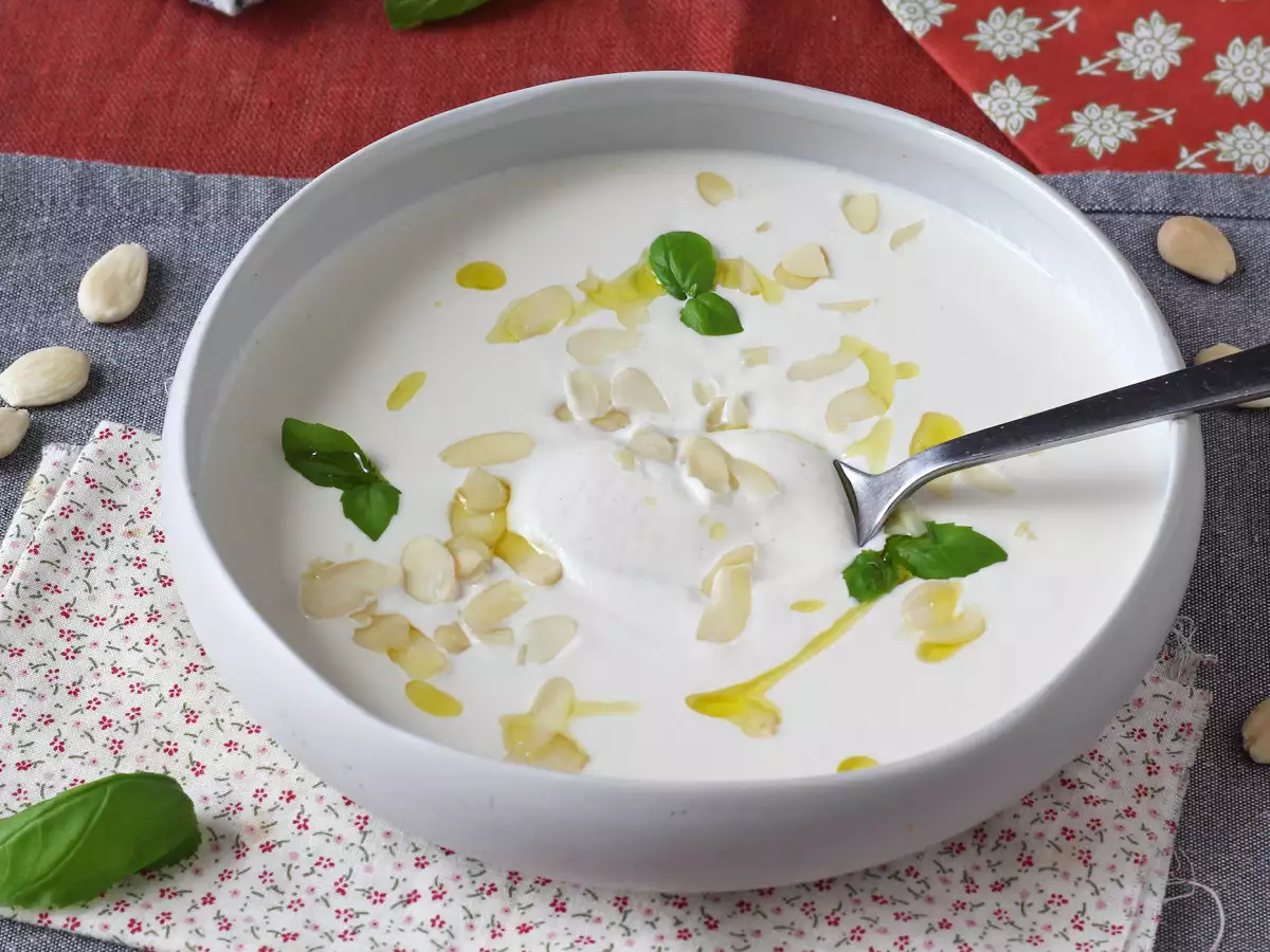 Andalusischer Ajoblanco: die kalte Suppe, auf die man im Sommer immer Lust hat - foto 4
