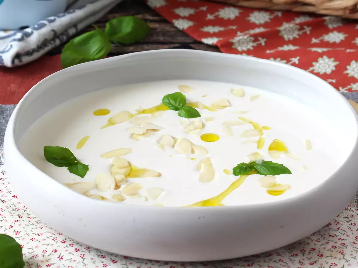 Andalusischer Ajoblanco: die kalte Suppe, die man im Sommer immer will - foto 2