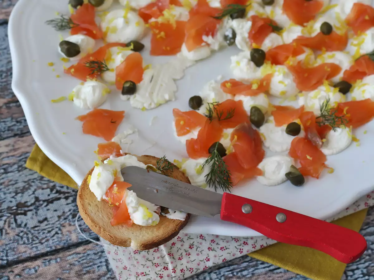 Aperitifplatte mit Räucherlachs-Aufstrich - foto 4