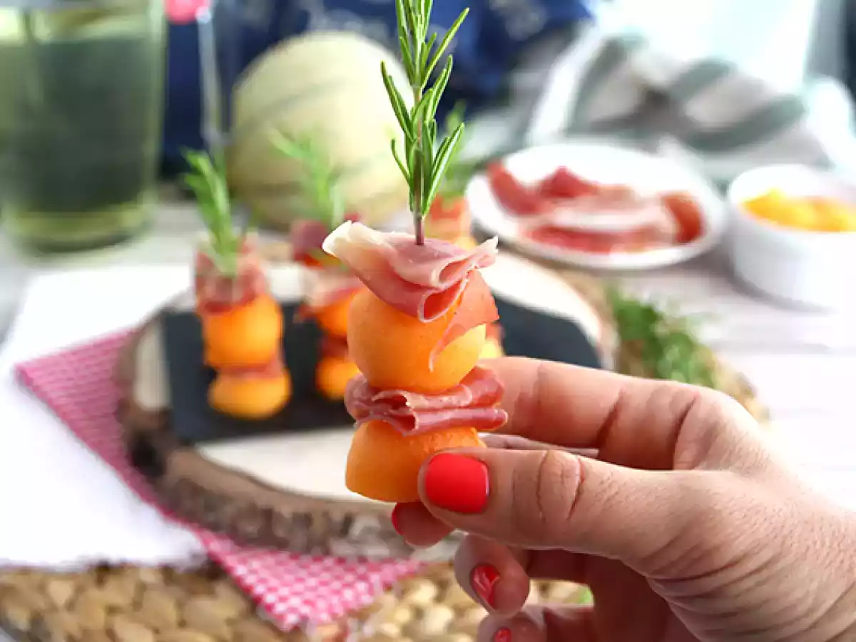 Aperitifspieße Melone, Schinken, Rosmarin - foto 3