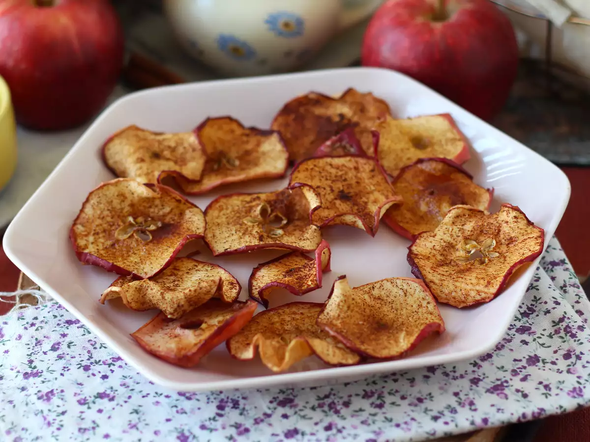 Apfelchips mit Zimt aus der Heißluftfritteuse