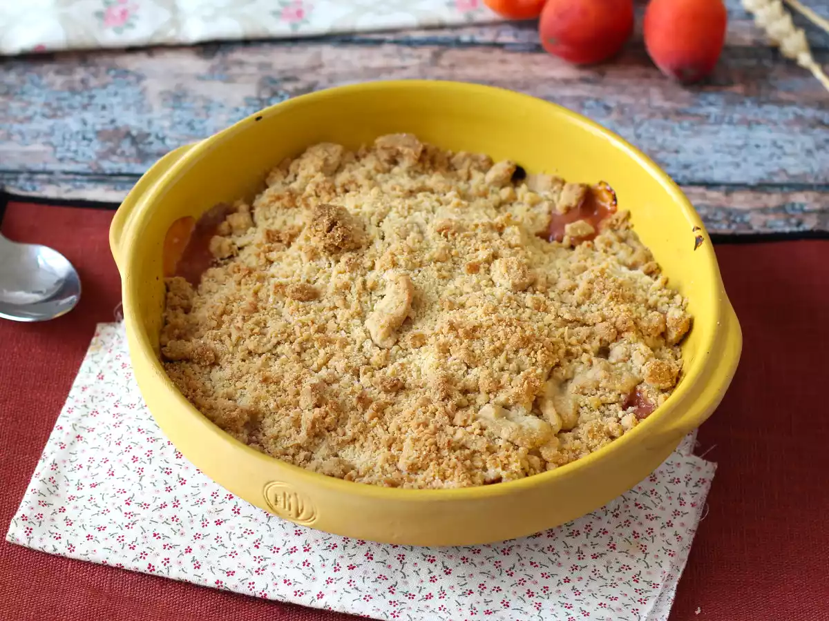 Aprikosen-Crumble, das super wohlig schmelzende und knusprige Dessert - foto 2