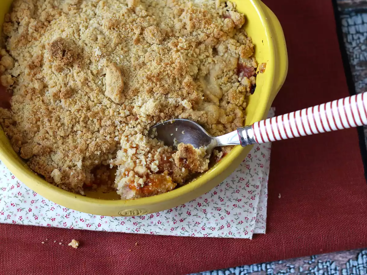 Aprikosen-Crumble, das super wohlig schmelzende und knusprige Dessert - foto 3