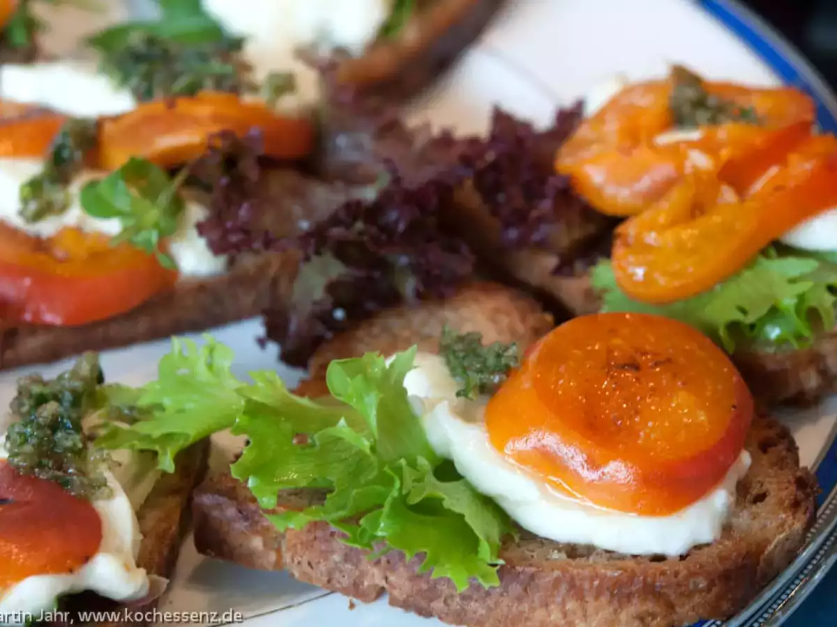Aprikosen-Mohn-Bruschetta
