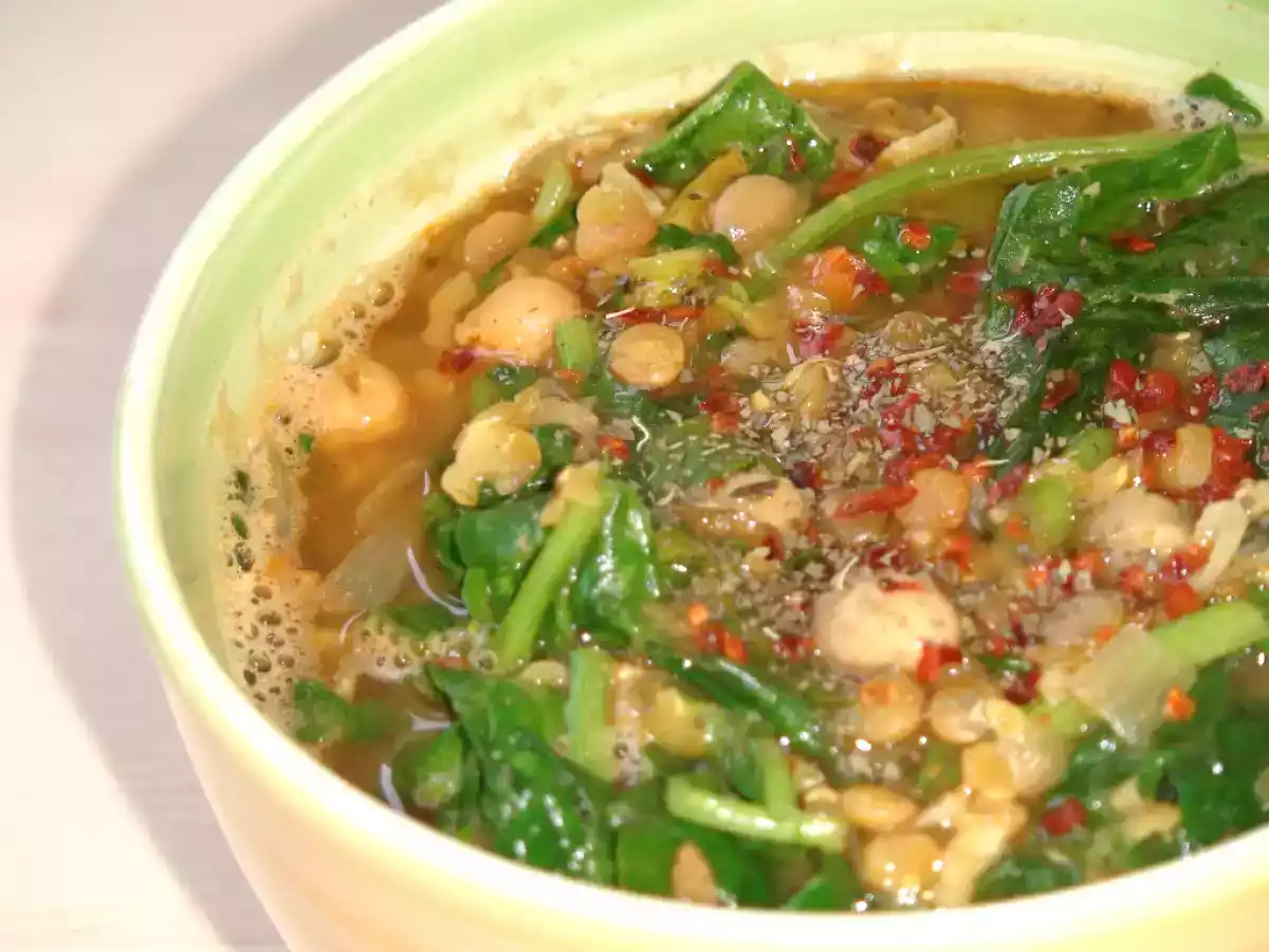 Arabische Kichererbsen-Spinat-Suppe mit Linsen