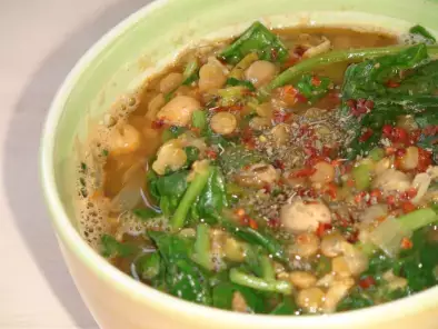 Arabische Kichererbsen-Spinat-Suppe mit Linsen