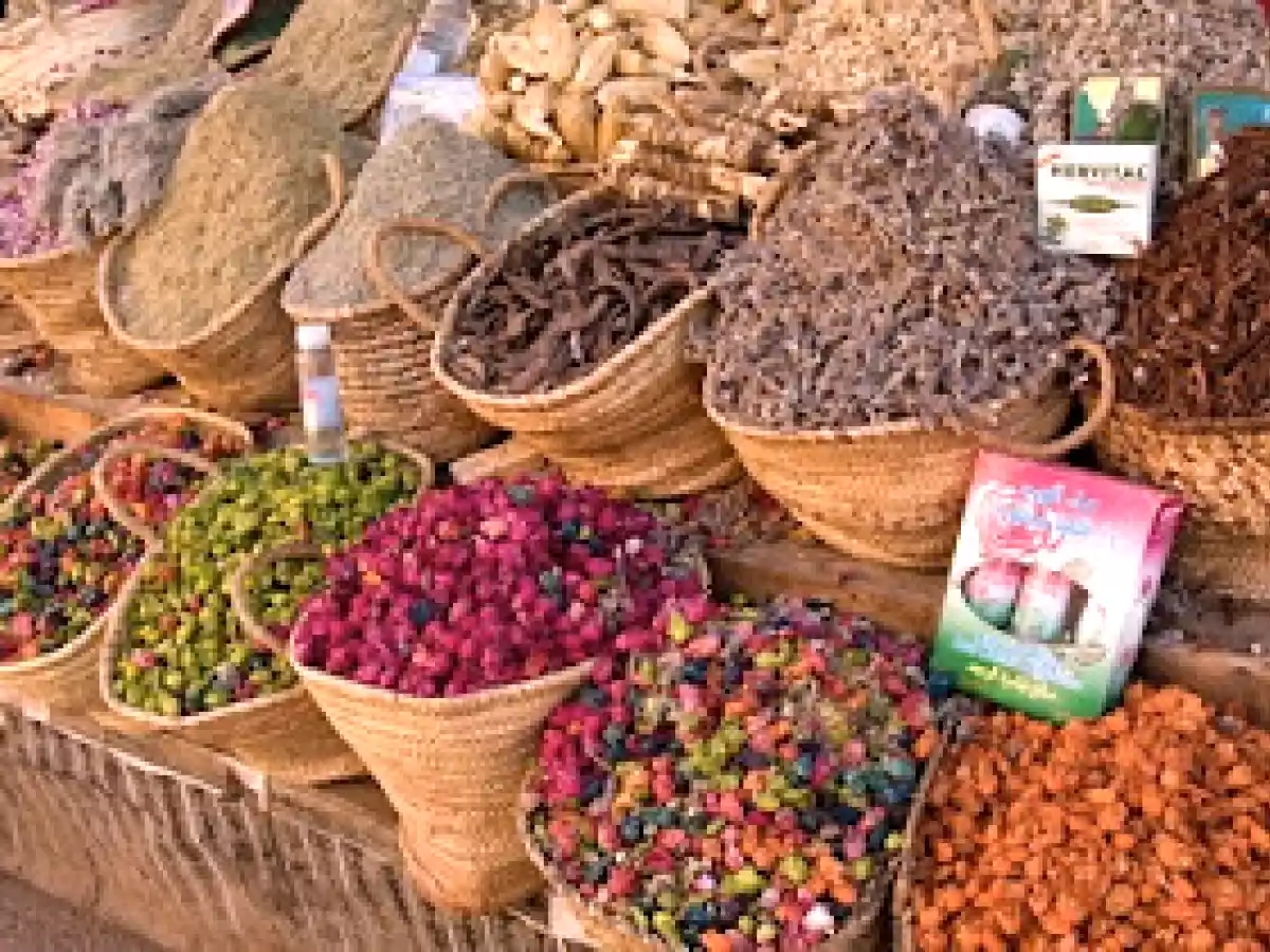 Arabischer Couscous-Salat mit Hähnchen und Avocado