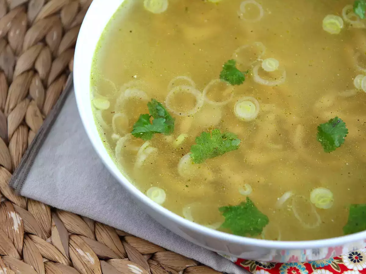 Aromatische und wohltuende asiatische Hühnersuppe - foto 3