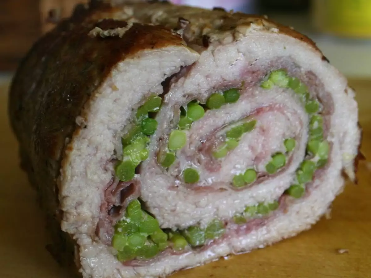 Arrosto di vitello agli asparagi e pancetta