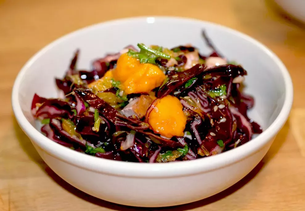 Asiatisch inspirierter rotkohlsalat mit mango und orangen - Rezept ...