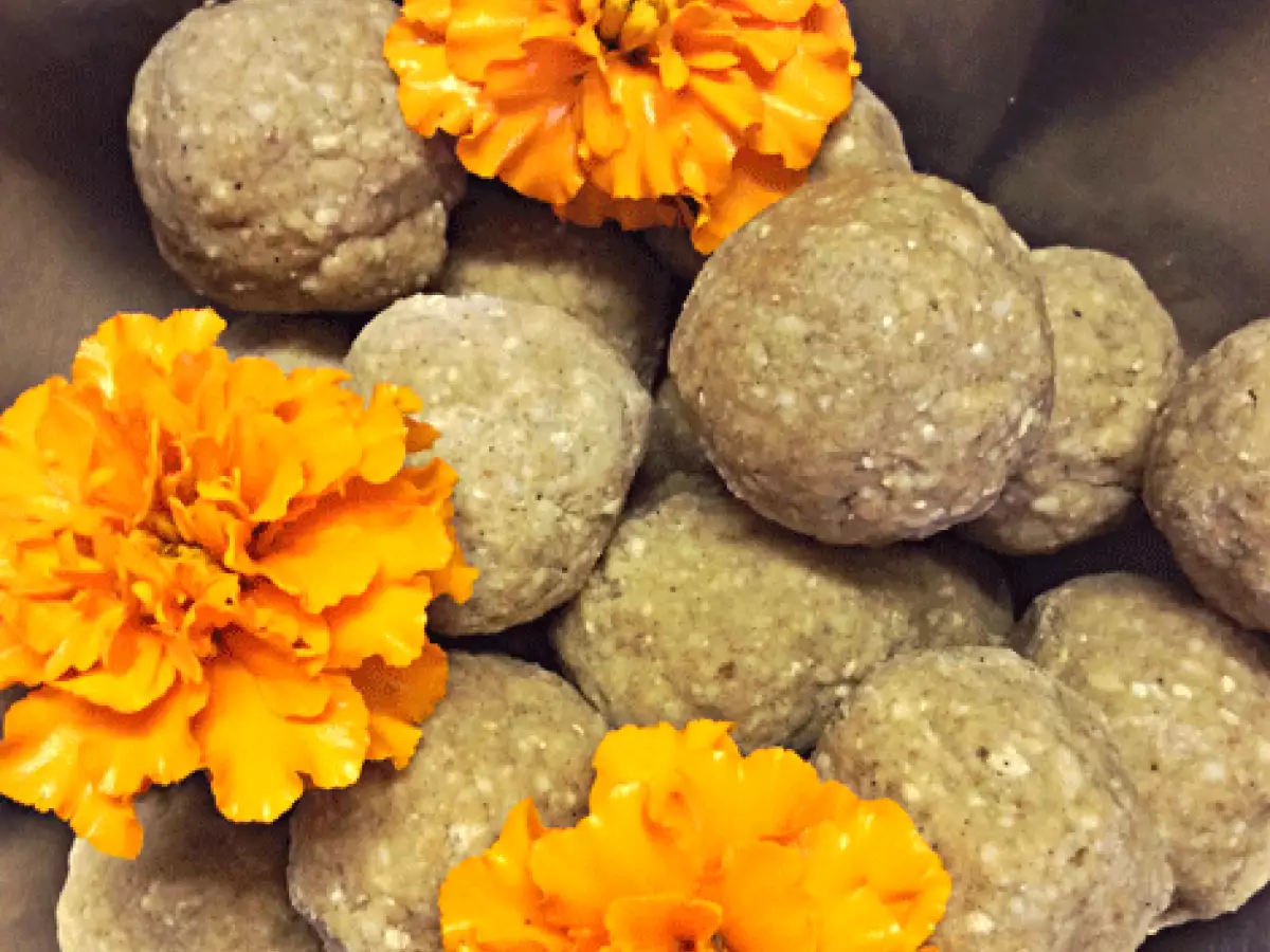 Atta Ladoo - Mehl Ladoo