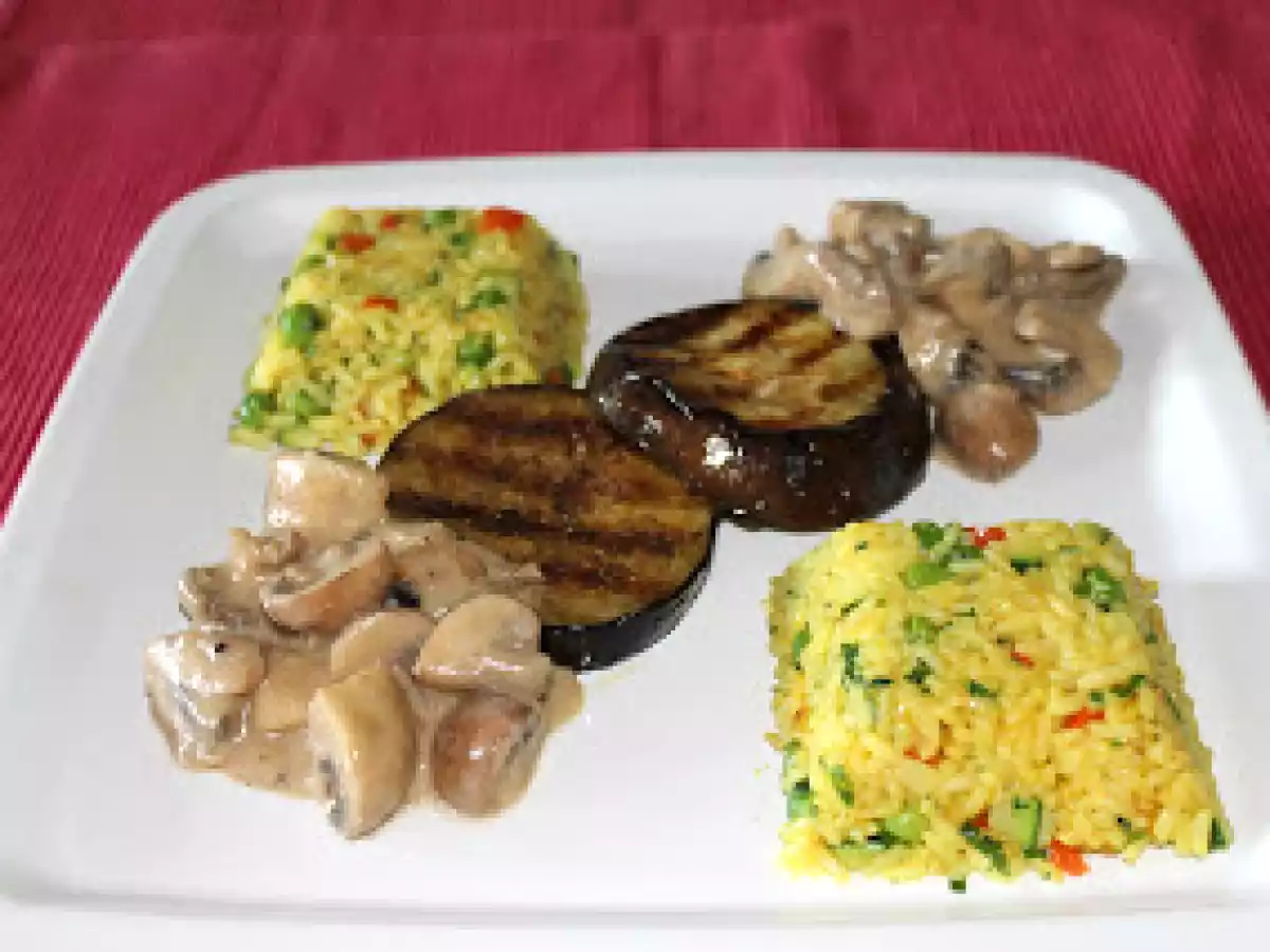 Aubergine mit Champignons und Curryreis
