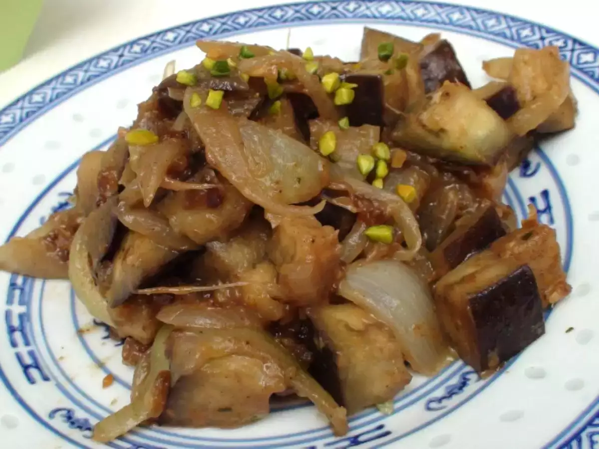 Auberginen mit Dattel-Rosenwasser-Sauce