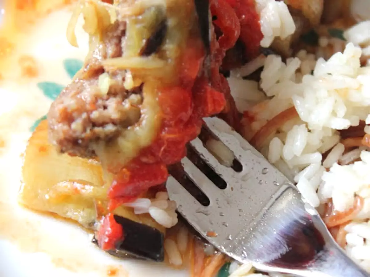 Auberginenkebap mit Tomatensoße und Türkischer Pilaw