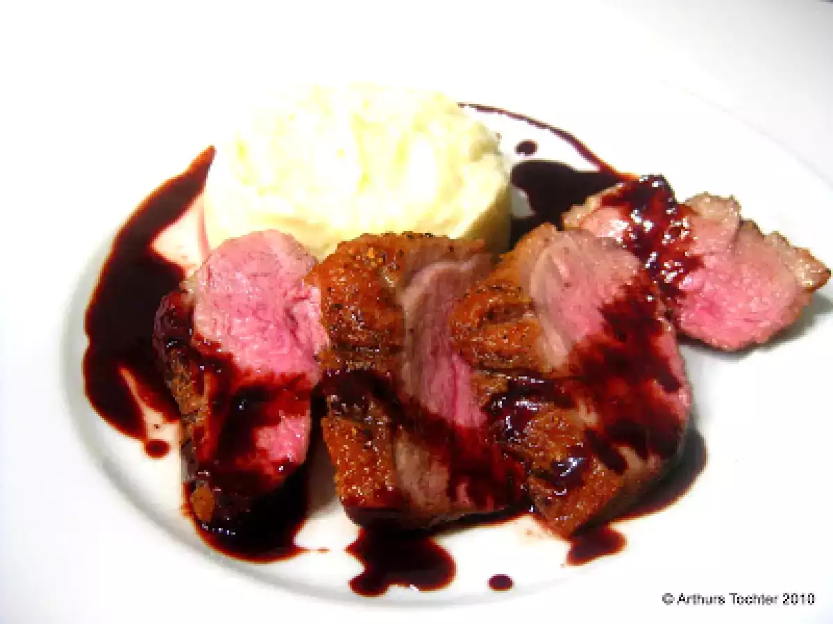 Ausgelämmert! Entenbrust mit Portweinsauce und Blumenkohlpüree