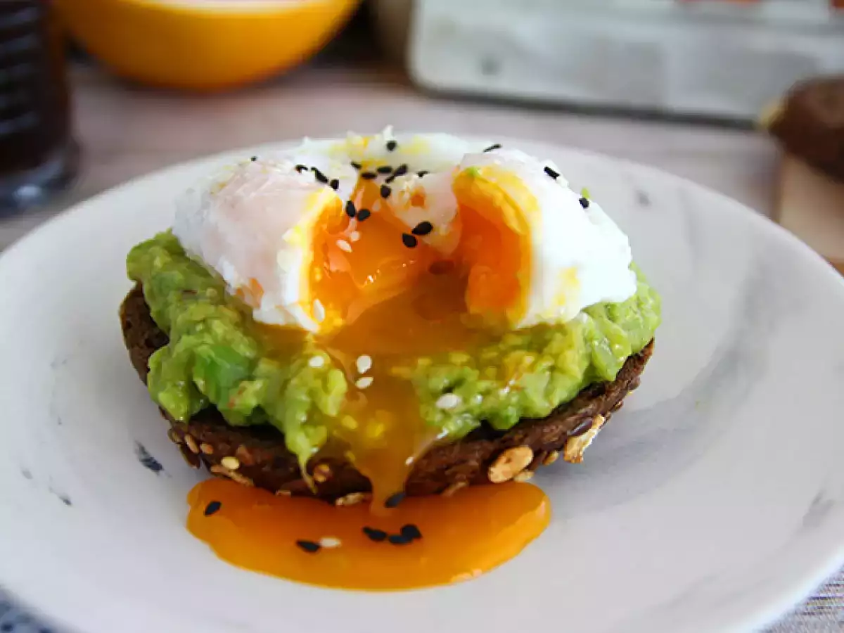 Avocado-Toast mit pochiertem Ei - foto 2