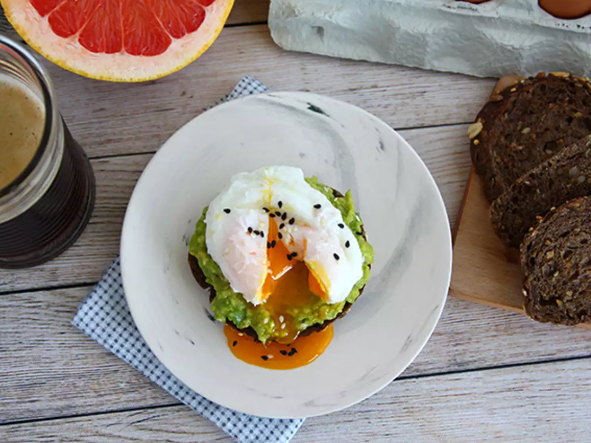 Avocado-Toast mit pochiertem Ei - foto 4
