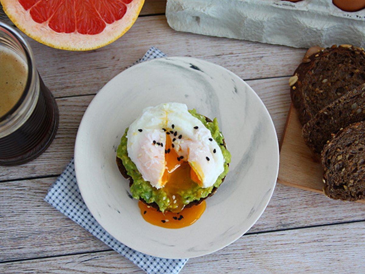 Avocado-toast und pochiertes ei - Rezept Petitchef