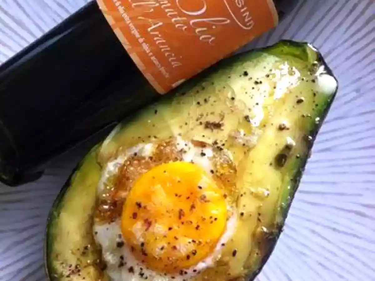 Avocado und Ei zum Frühstück - super lecker!