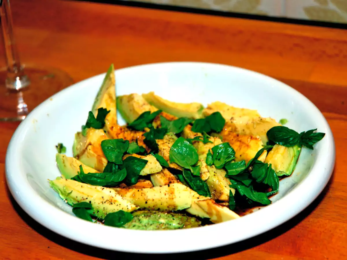 Avocadosalat mit Balsamico