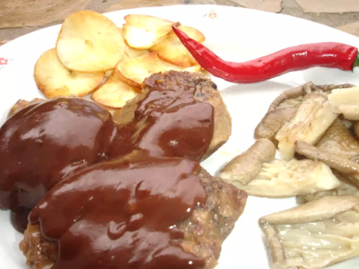 Bäckchen vom Iberischen Schwein mit pikanter Schokolade-Chili-Sauce nach Susi