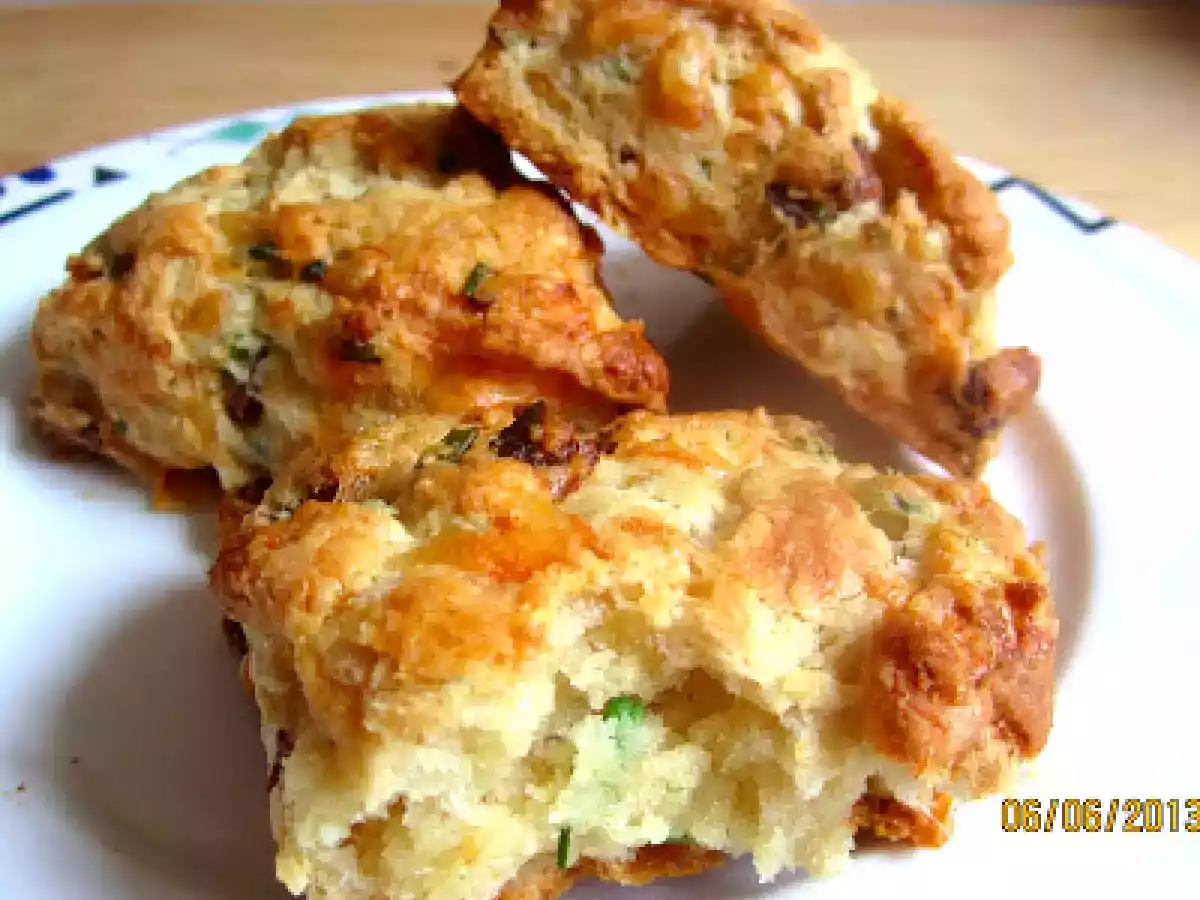 BACON-KÄSE-SCHNITTLAUCH-SCONES - EINE LECKERE ÜBERRASCHUNG