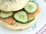 Bagel mit Lachs, Gurke und Frischkäse, foto 1