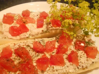 Baguette mit Thunfischcreme & Tomaten