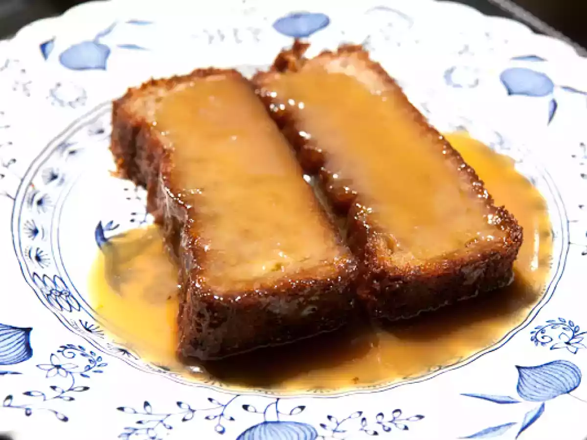 Bananenkuchen mit Karamell-Sirup