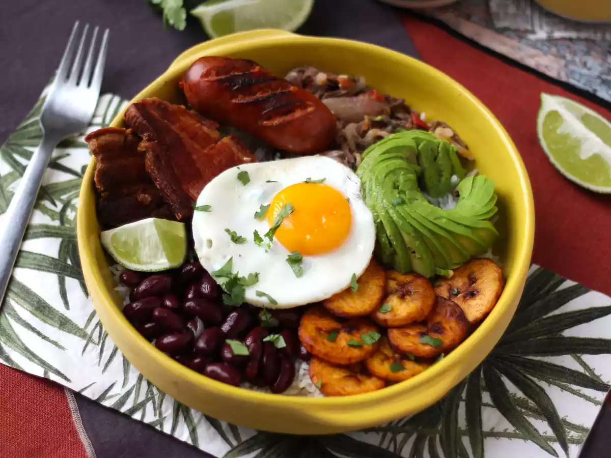 Bandeja Paisa, das kolumbianische Gericht voller Geschmack und Tradition - foto 3