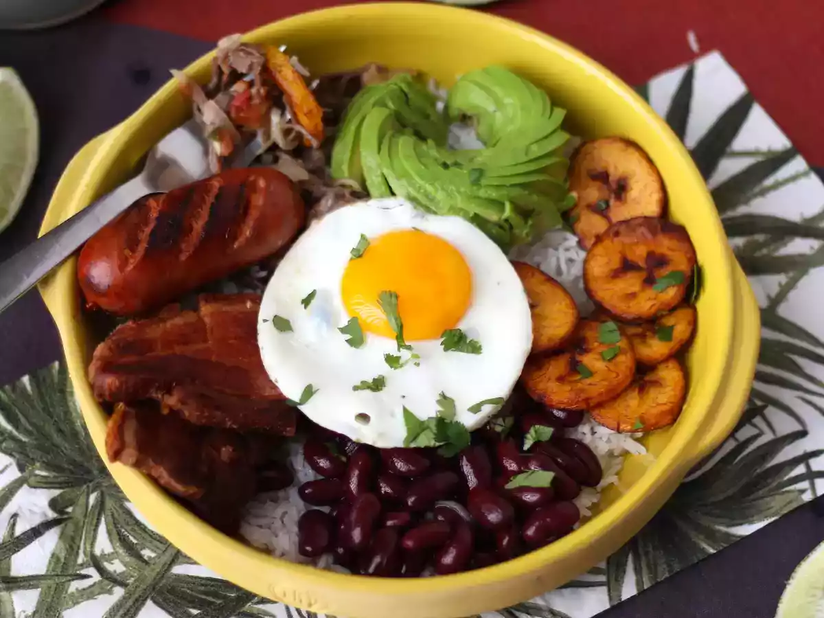 Bandeja Paisa, das kolumbianische Gericht voller Geschmack und Tradition - foto 6